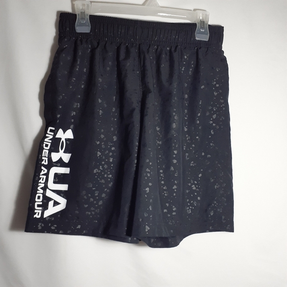 Under Armour Loose Black Medium Shorts - Picture 16 of 16